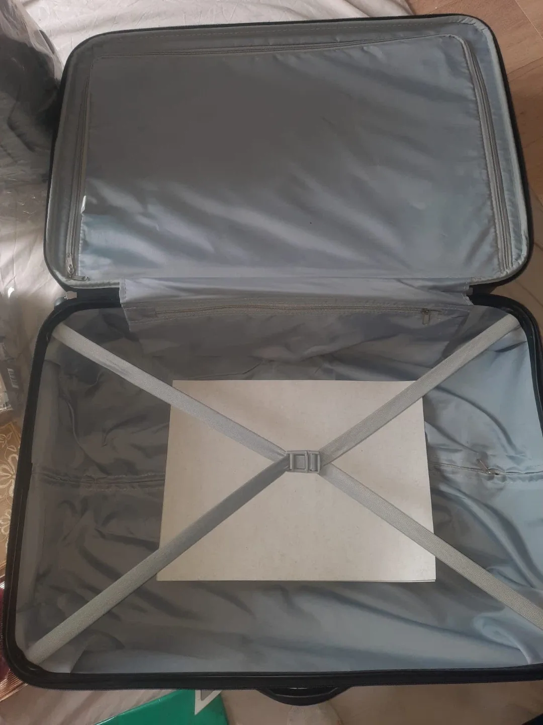 Luggage Set - Silver image indicator(4)