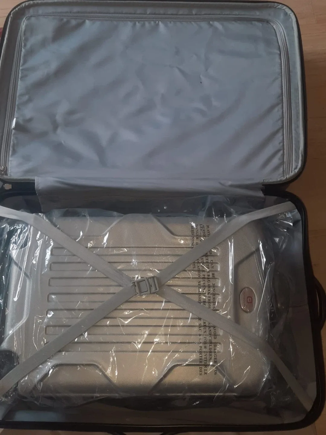 Luggage Set - Silver image indicator(7)