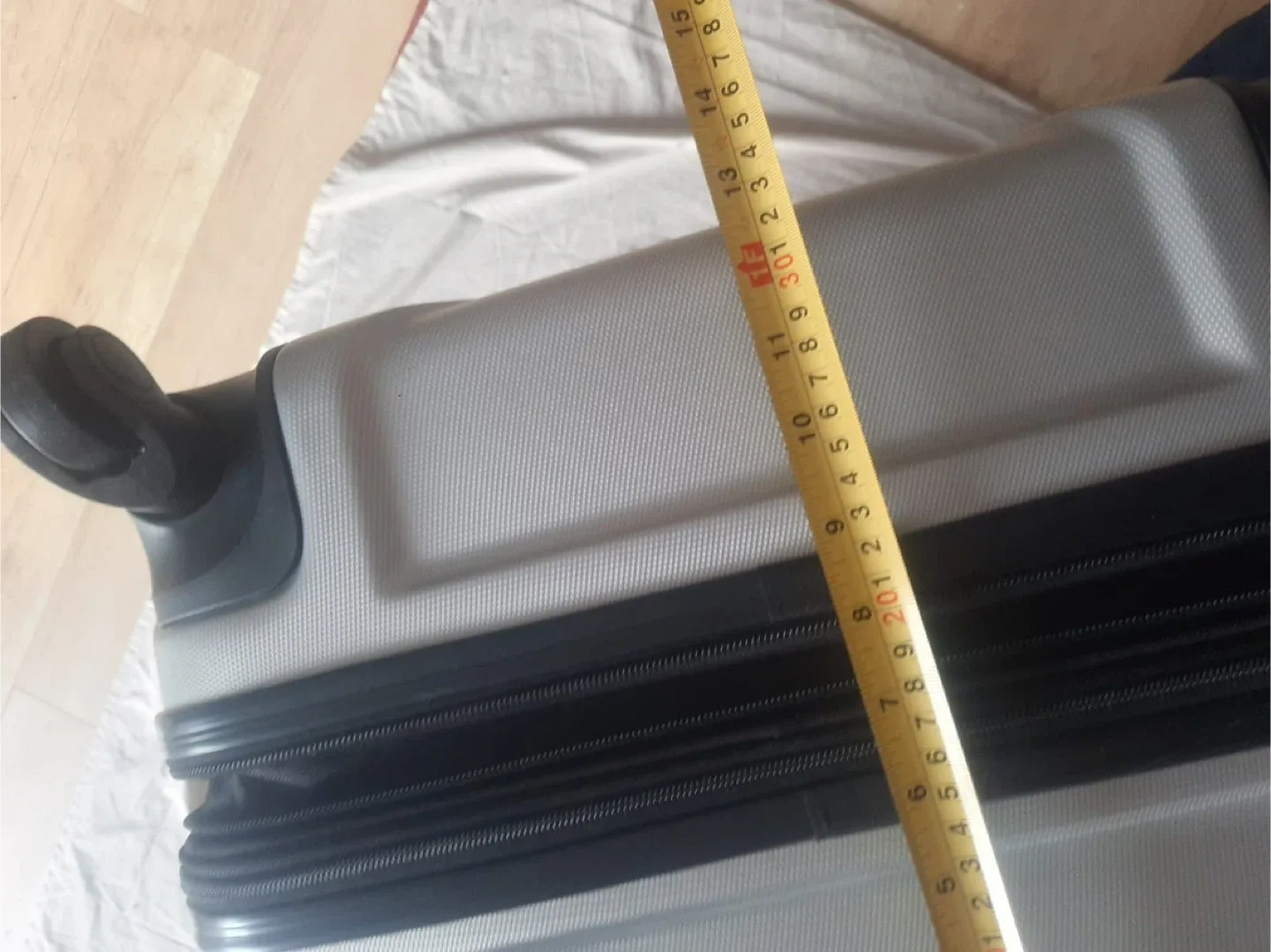 Luggage Set - Silver image indicator(8)