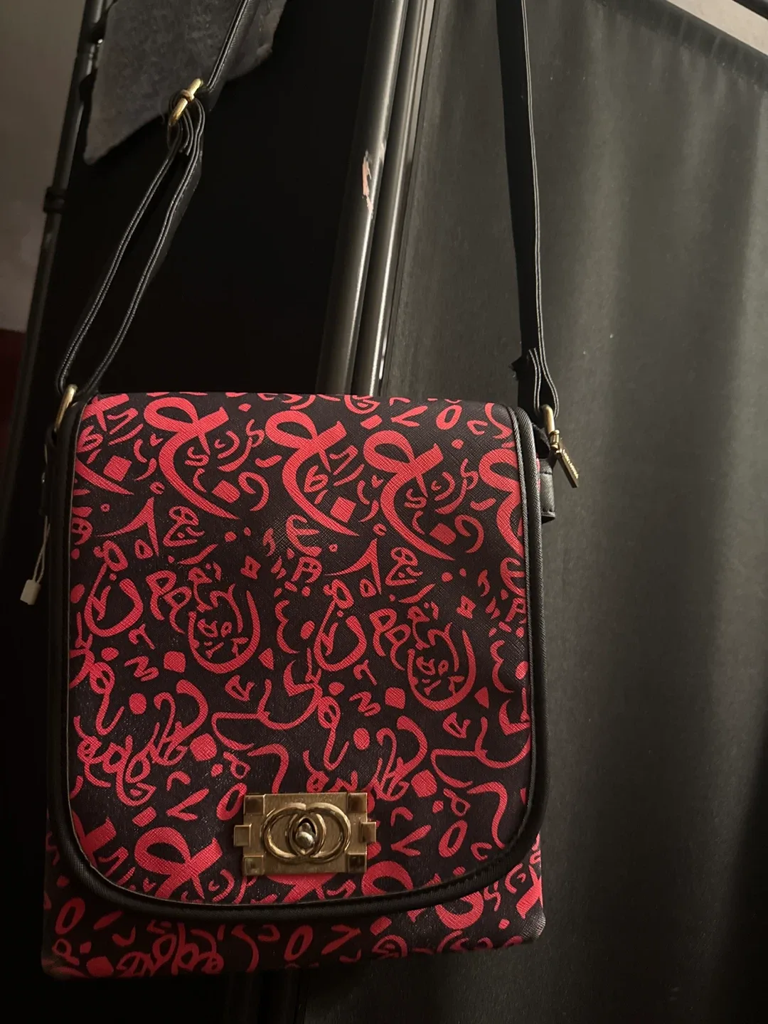 Loris Jovino Black & Red Crossbody Bag