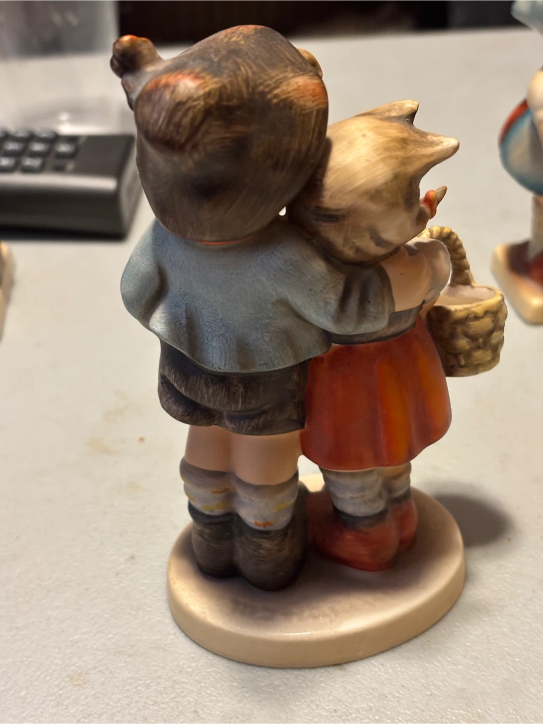M.I. Hummel "Surprise" Figurine - HUM 94 3/0 HSC - photo 2