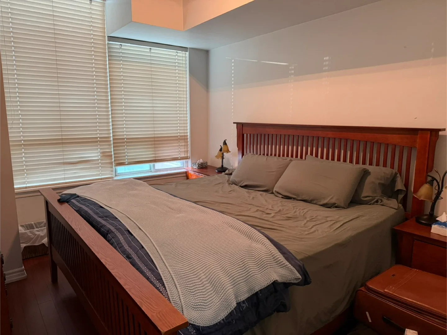 King size Wood Bedroom Set - Dresser, Mirror, Nightstands