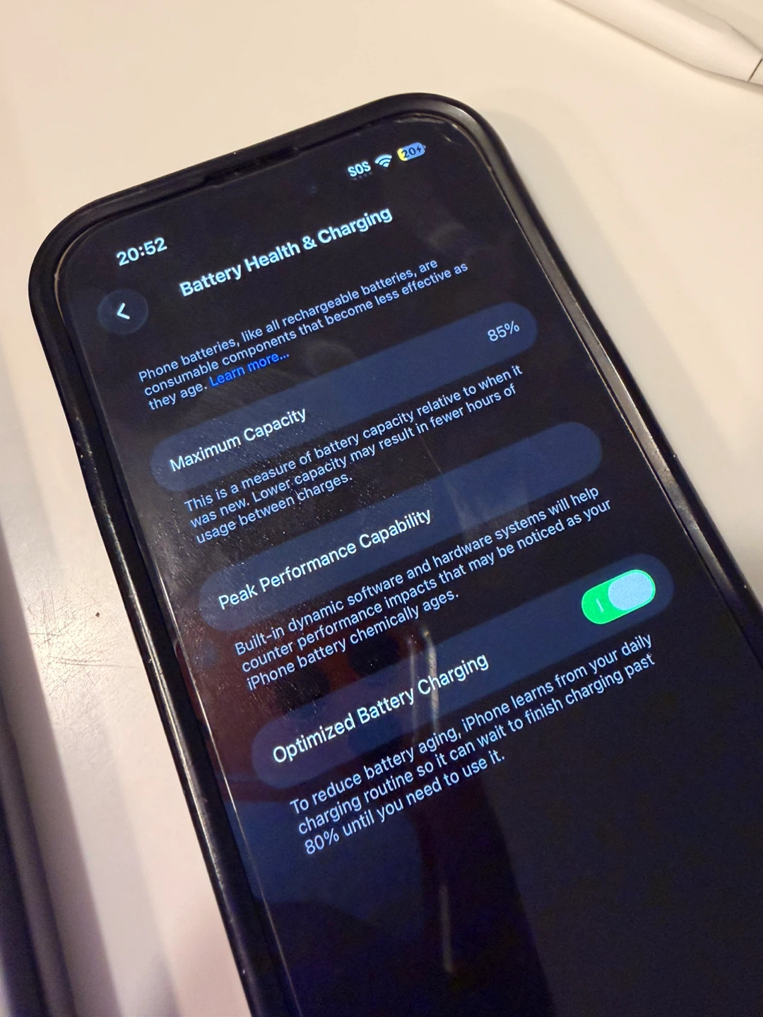 Cracked iPhone 14 pro - photo 3