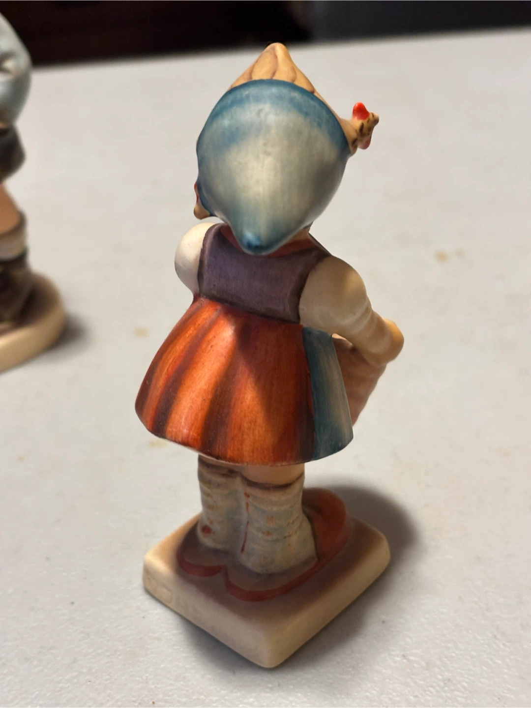Hummel Goebel Little Helper Figurine - photo 3