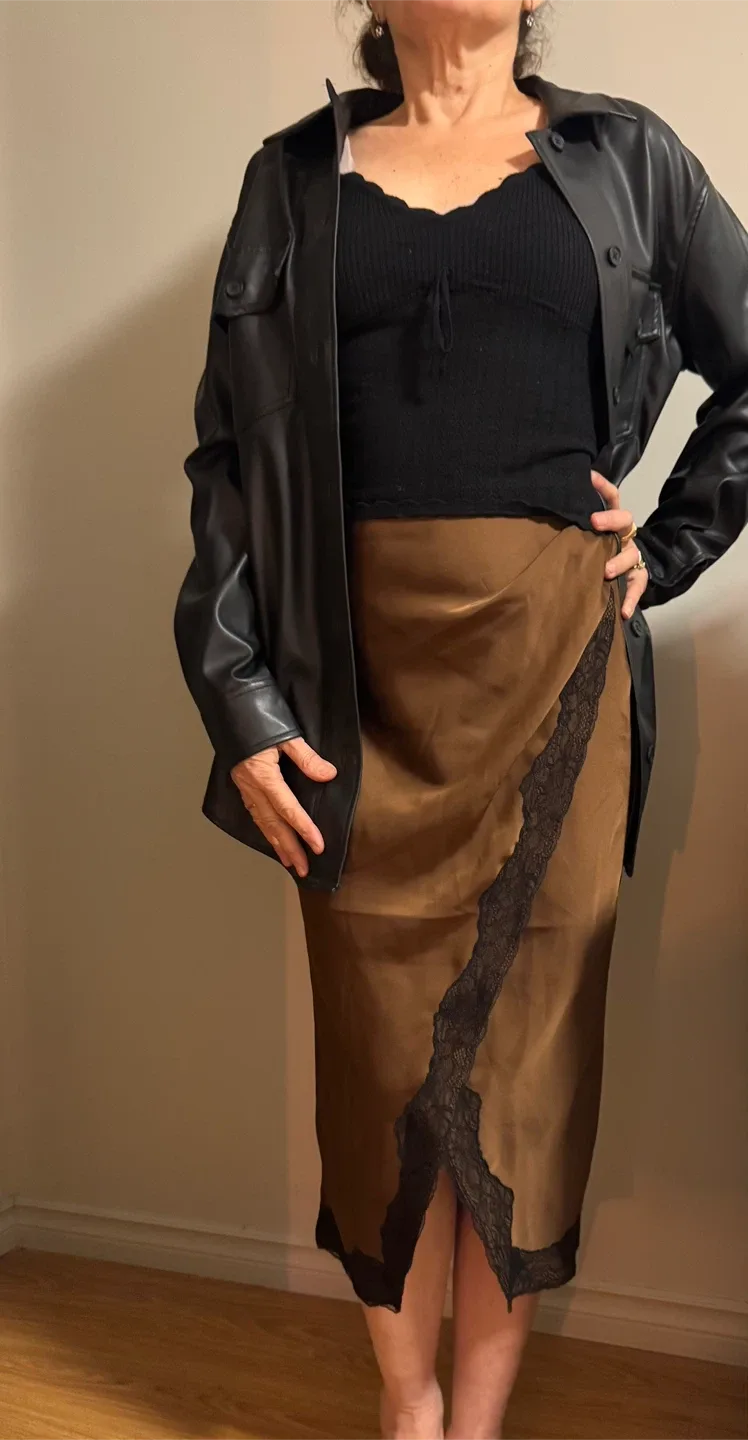 Josie )satin like stretch skirt sz 10