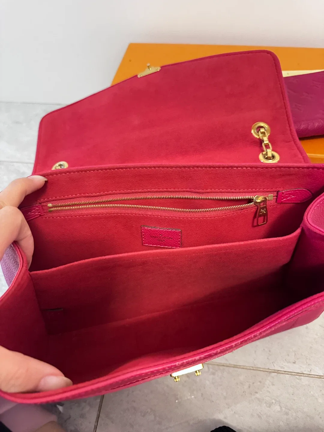 Louis Vuitton Pink Leather Shoulder Bag & Wallet Set image indicator(6)