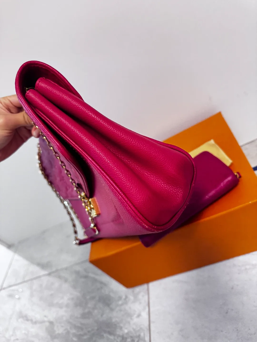 Louis Vuitton Pink Leather Shoulder Bag & Wallet Set image indicator(5)