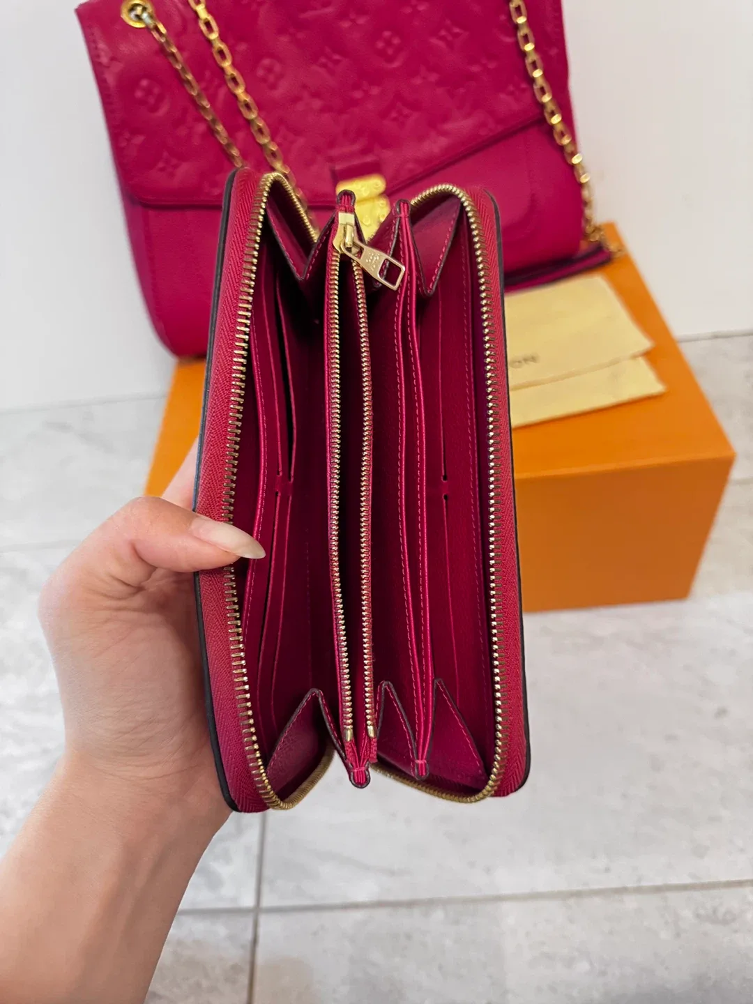 Louis Vuitton Pink Leather Shoulder Bag & Wallet Set image indicator(3)