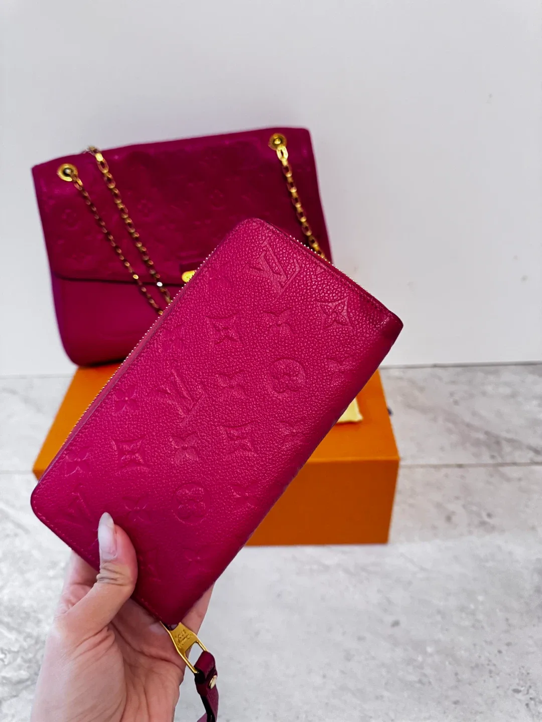 Louis Vuitton Pink Leather Shoulder Bag & Wallet Set image indicator(2)