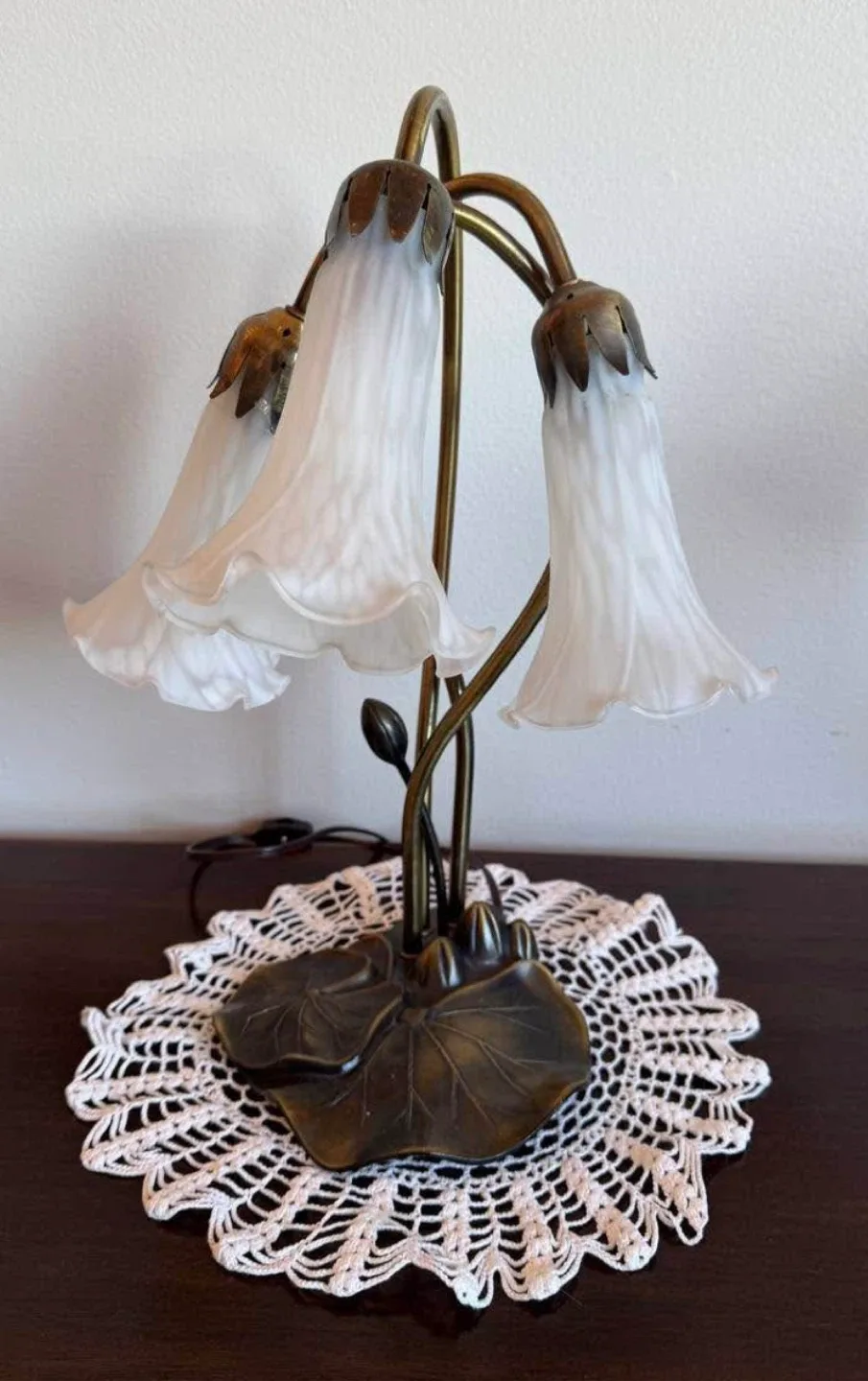 #Cleanout- Vintage Style Floral Table Lamp