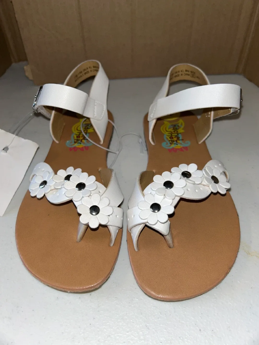 Sasha & Sophia White Flower Sandals - Size 13