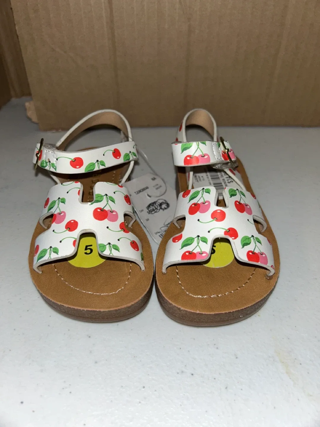 Cherokee Cherry Sandals - Size 5