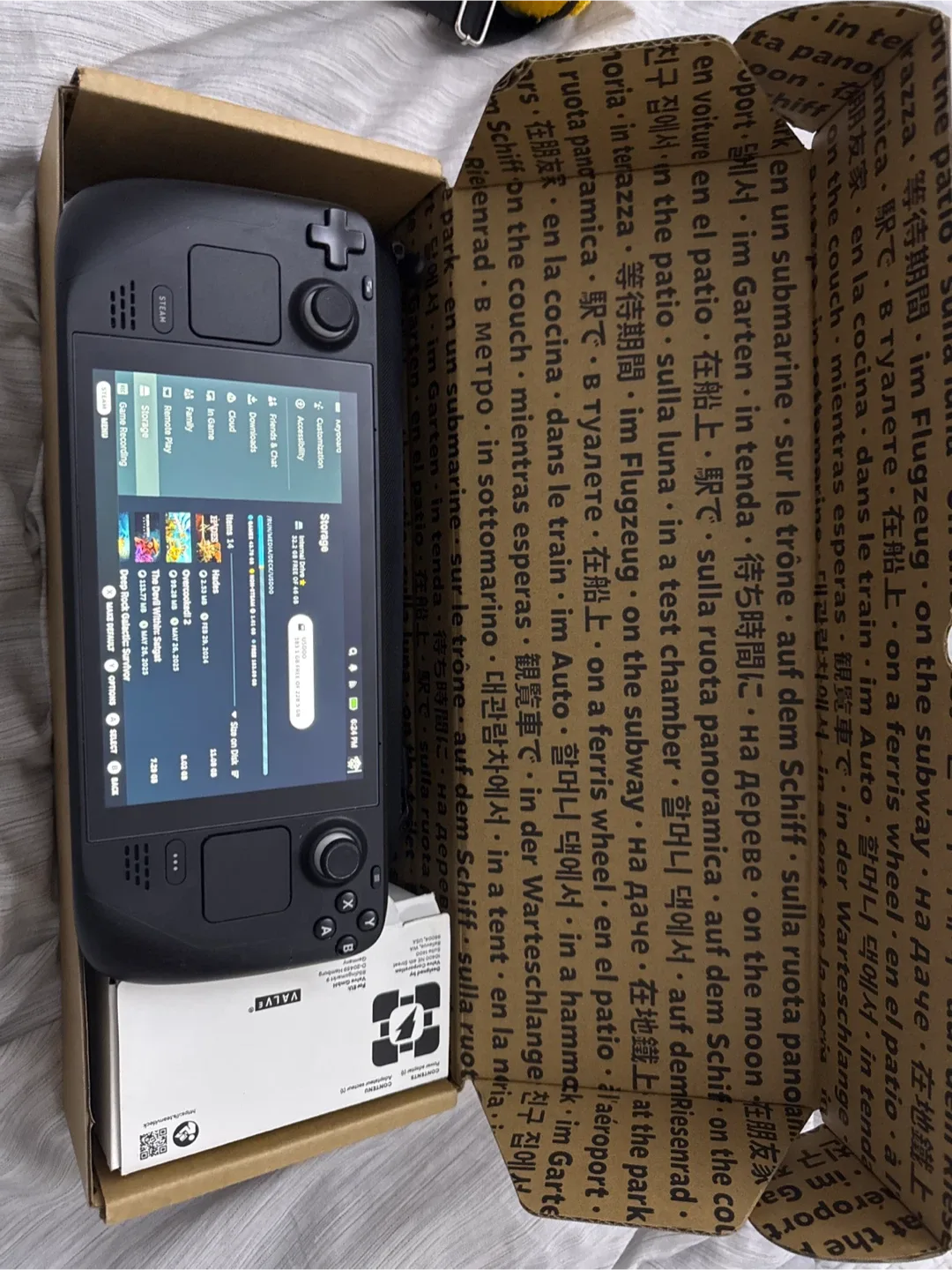 Valve Steam Deck Handheld Console image indicator(2)