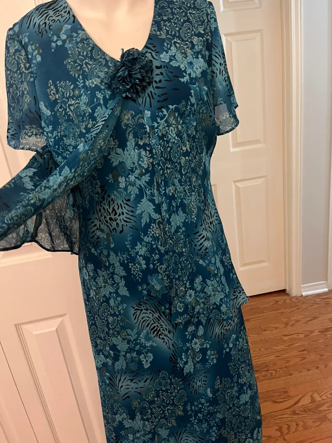 Tradition Teal Floral Dress - Size 16 image indicator(3)
