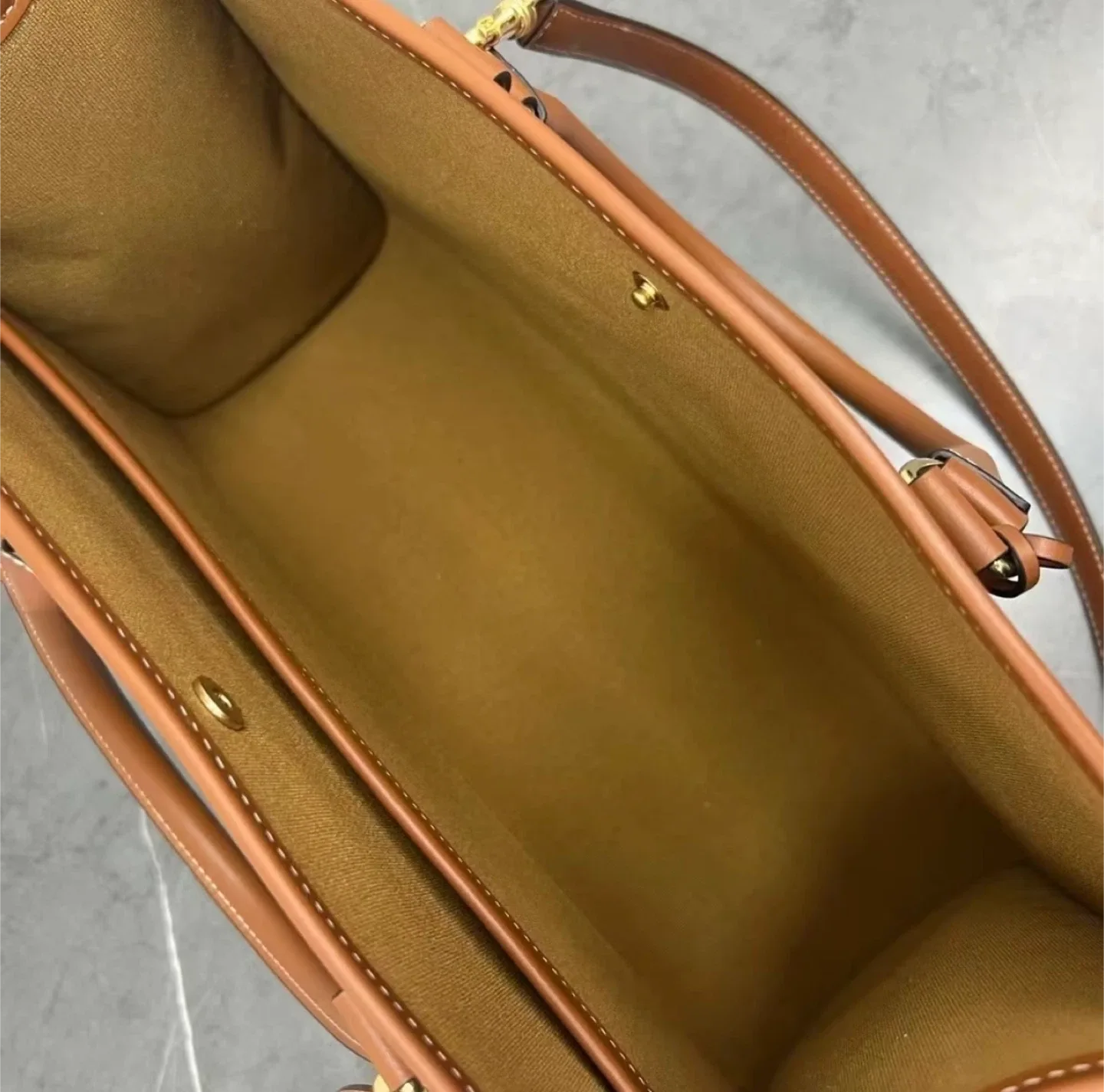 Celin Medium Cabas Tote Bag image indicator(3)