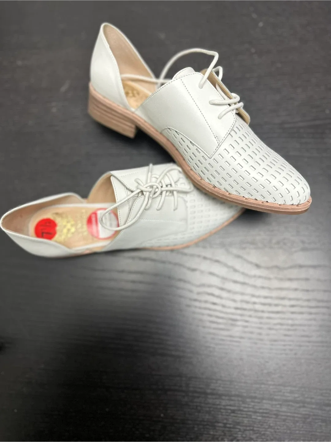 Vince Camuto White Leather Shoes - Size 7.5 image indicator(4)