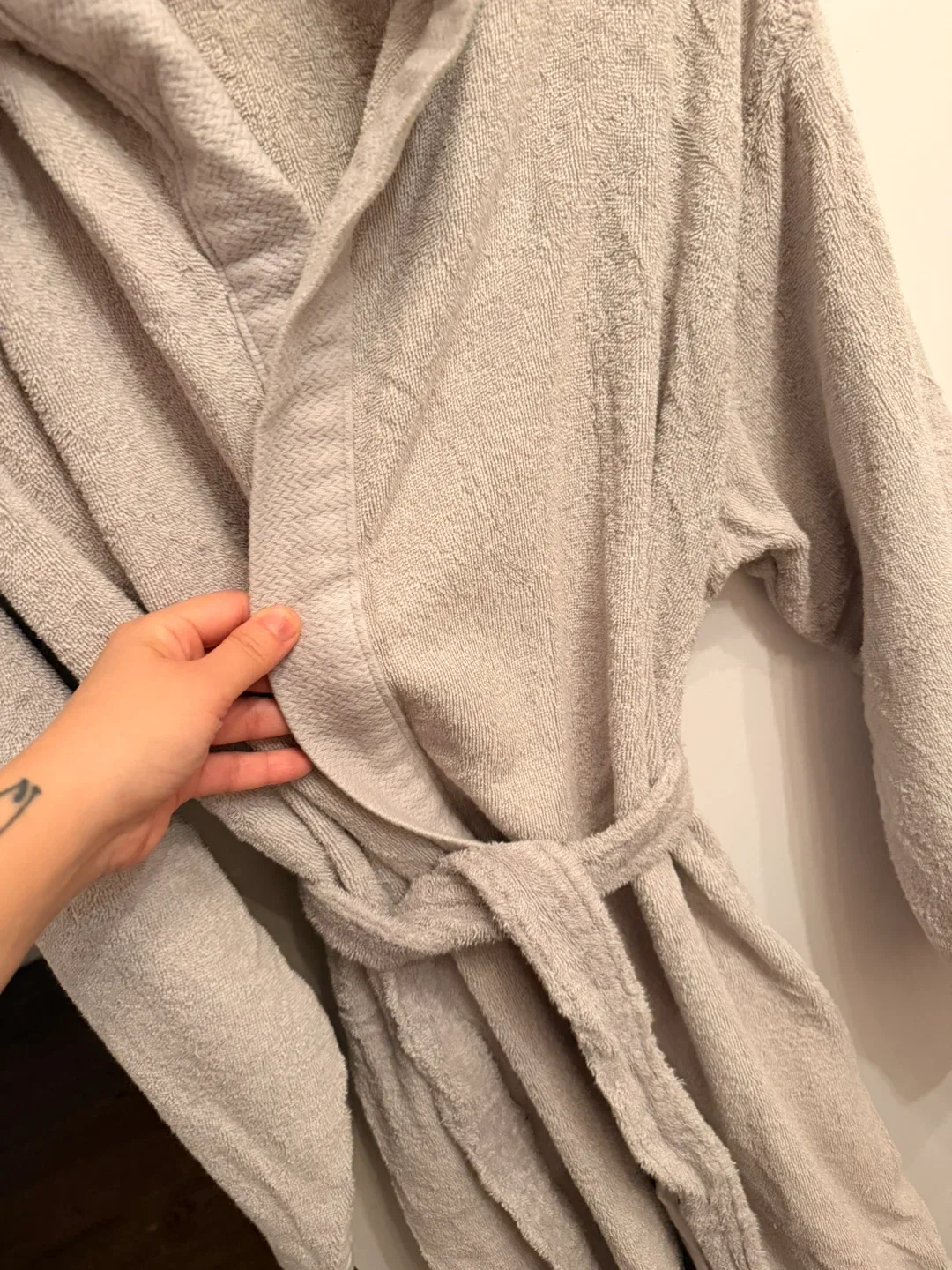 Crate&Barrel Hooded bath Robe image indicator(4)