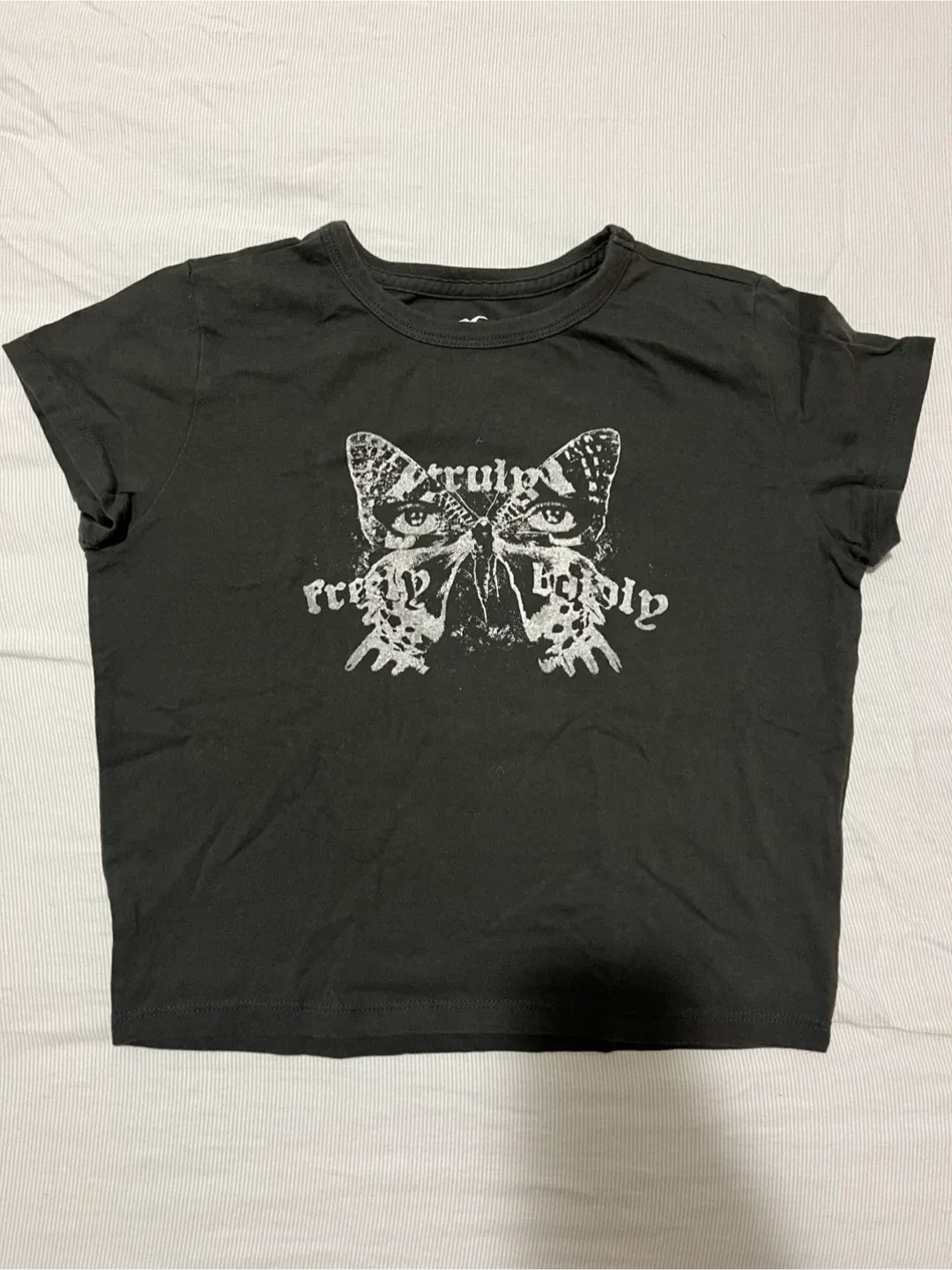 Hollister Black Graphic Crop top