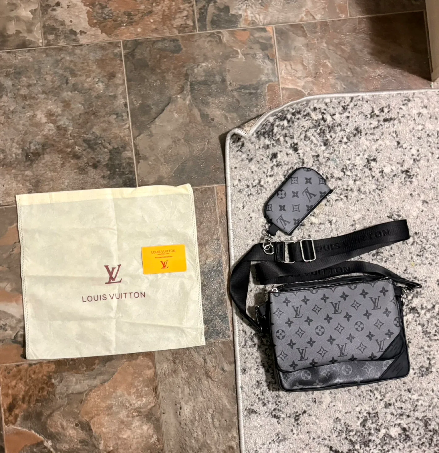 Lv trio sidebag