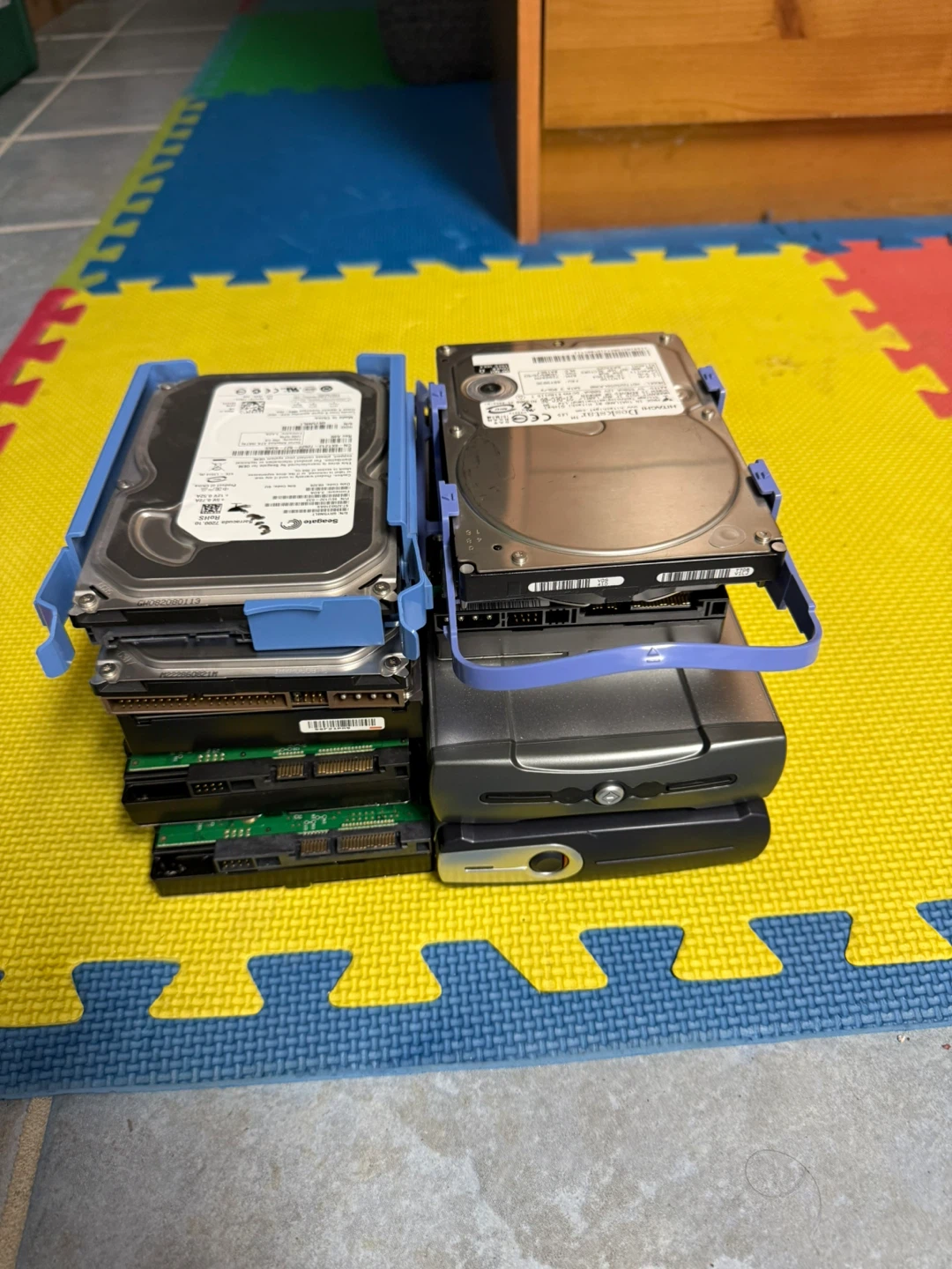 Hard drives, DVD drives, Makita drill, monitor mount, RAM - photo 5