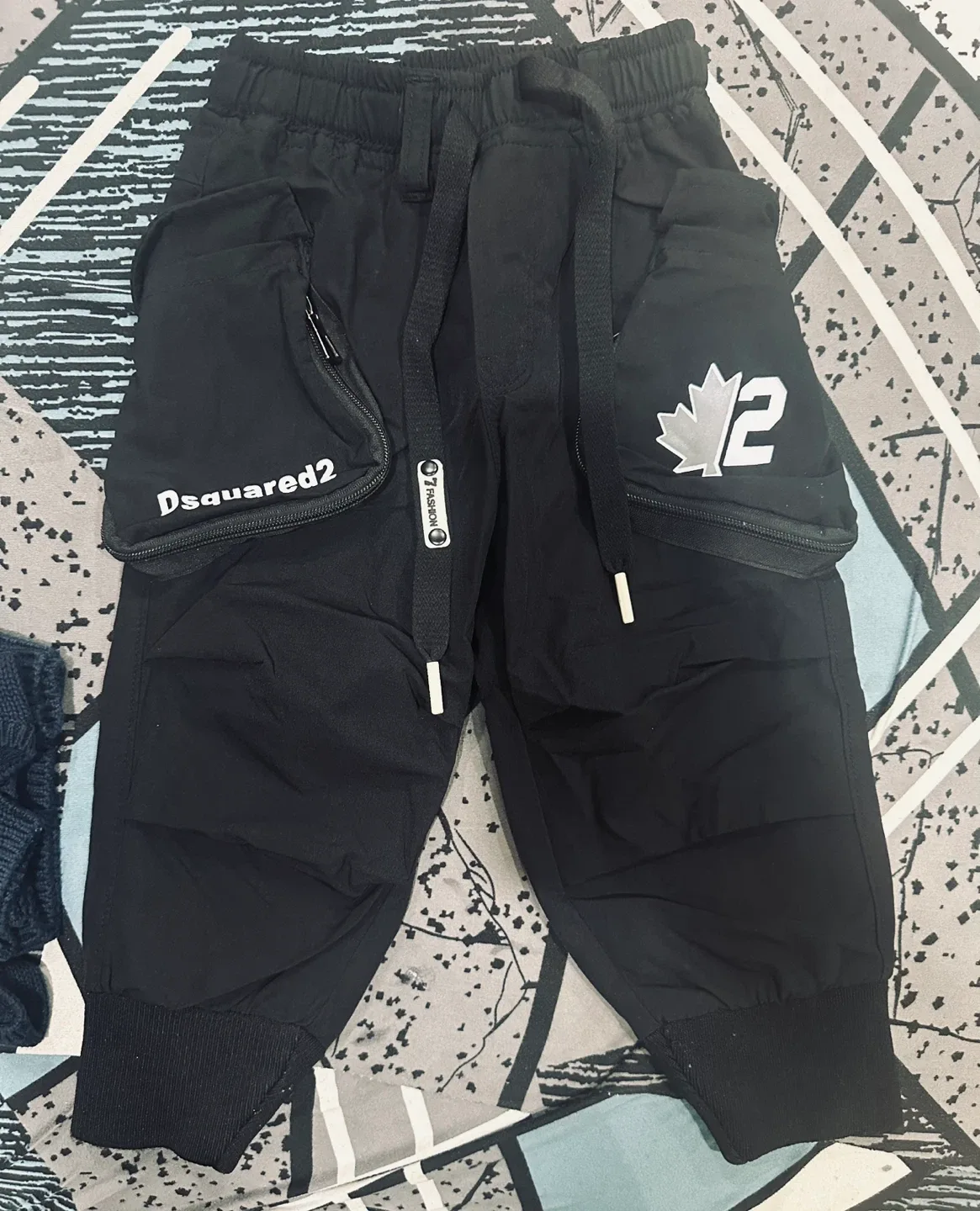 Kids' Navy Star Sweater & Dsquared2 Black Pants image indicator(2)