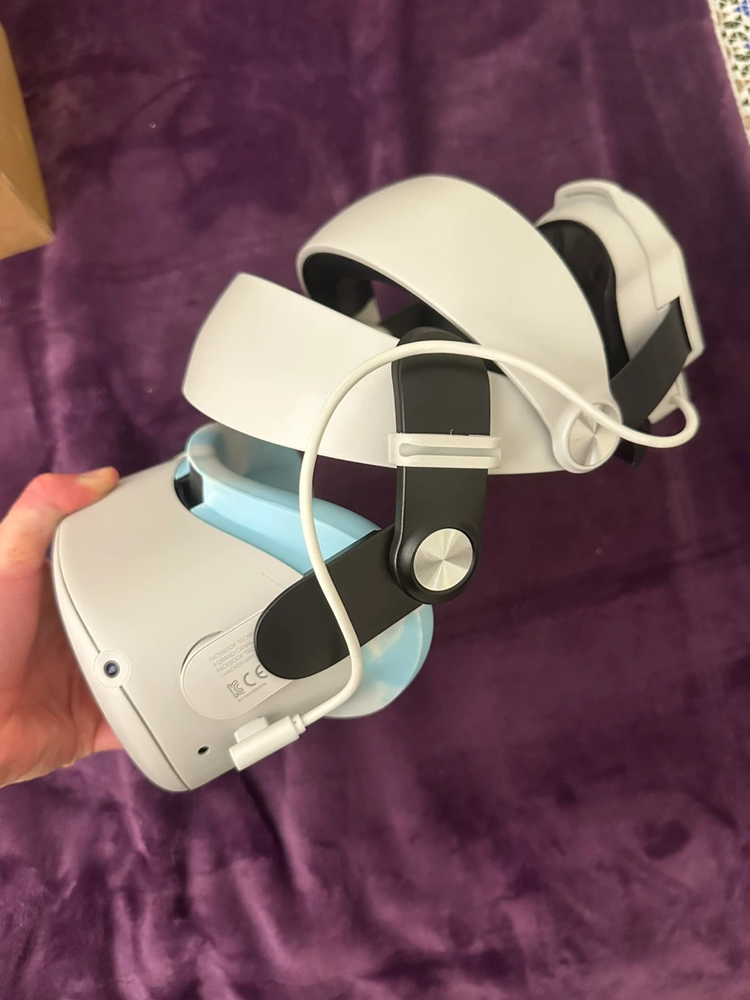 Meta Quest 2 VR Headset Bundle - photo 2