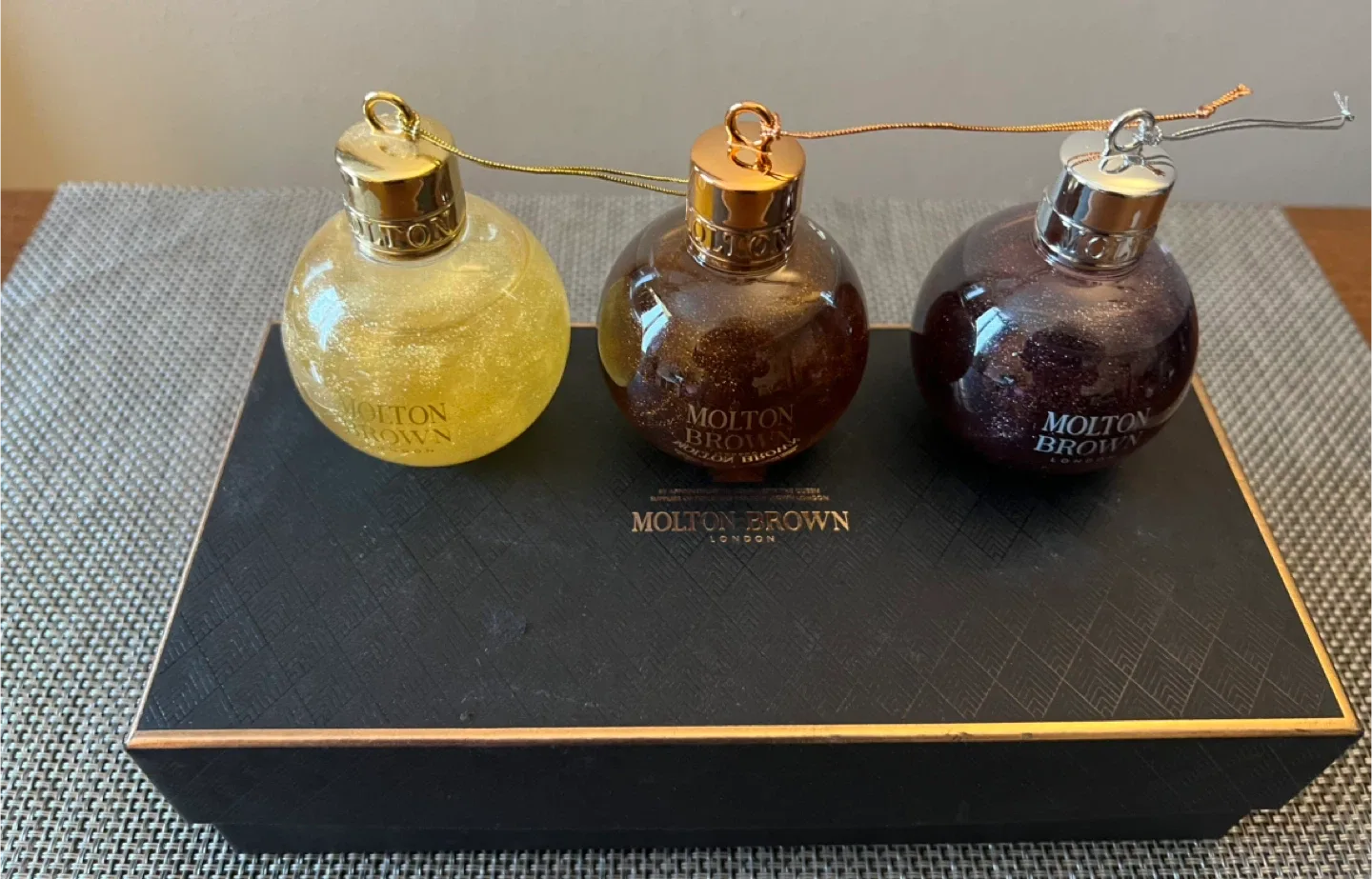 #cleanout Molton Brown Festive Bauble Gift Set image indicator(2)