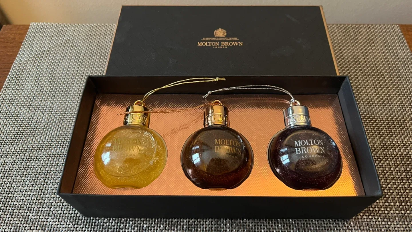 #cleanout Molton Brown Festive Bauble Gift Set image indicator(5)