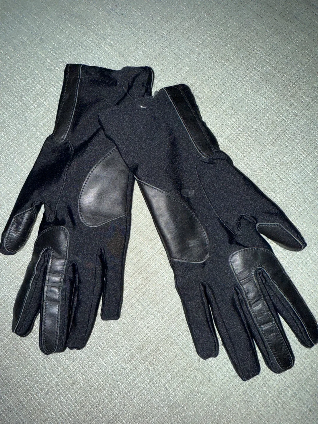 #cleanout Aris Black Leather Gloves image indicator(3)