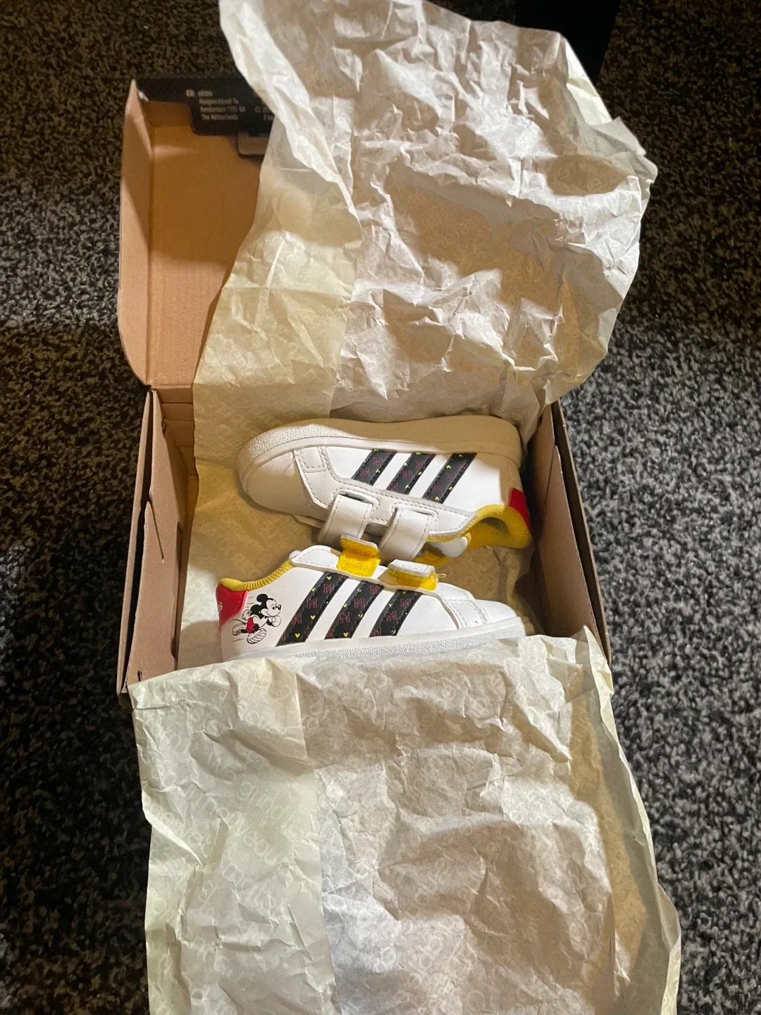 Adidas Grand Court Mickey CF image indicator(3)