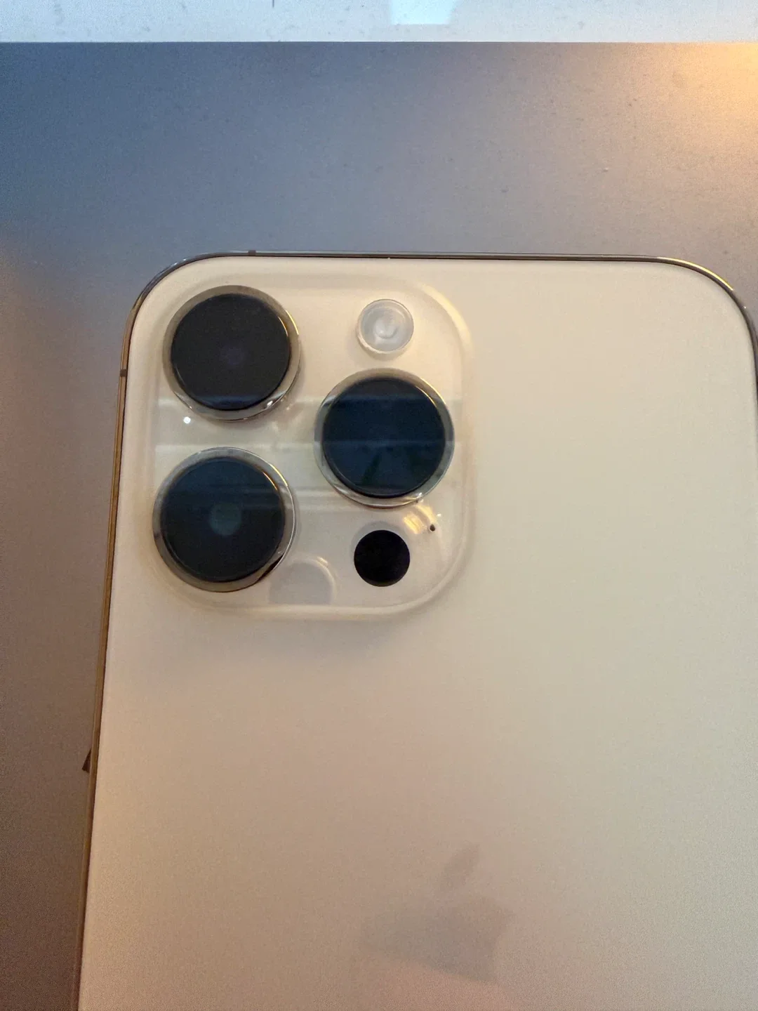 Apple iPhone 14 Pro max Gold image indicator(2)