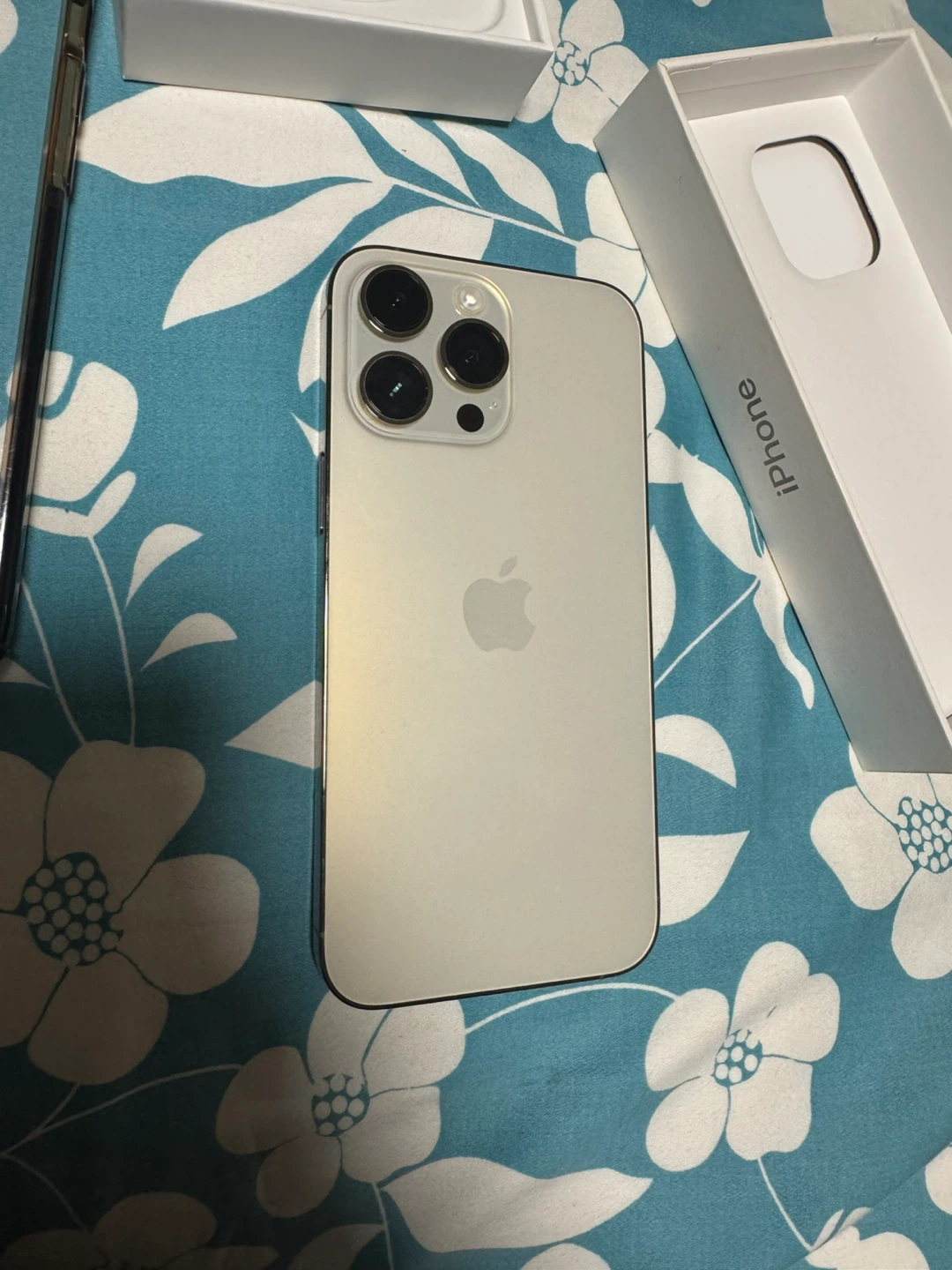 iPhone 14 Pro Max - Gold - photo 2