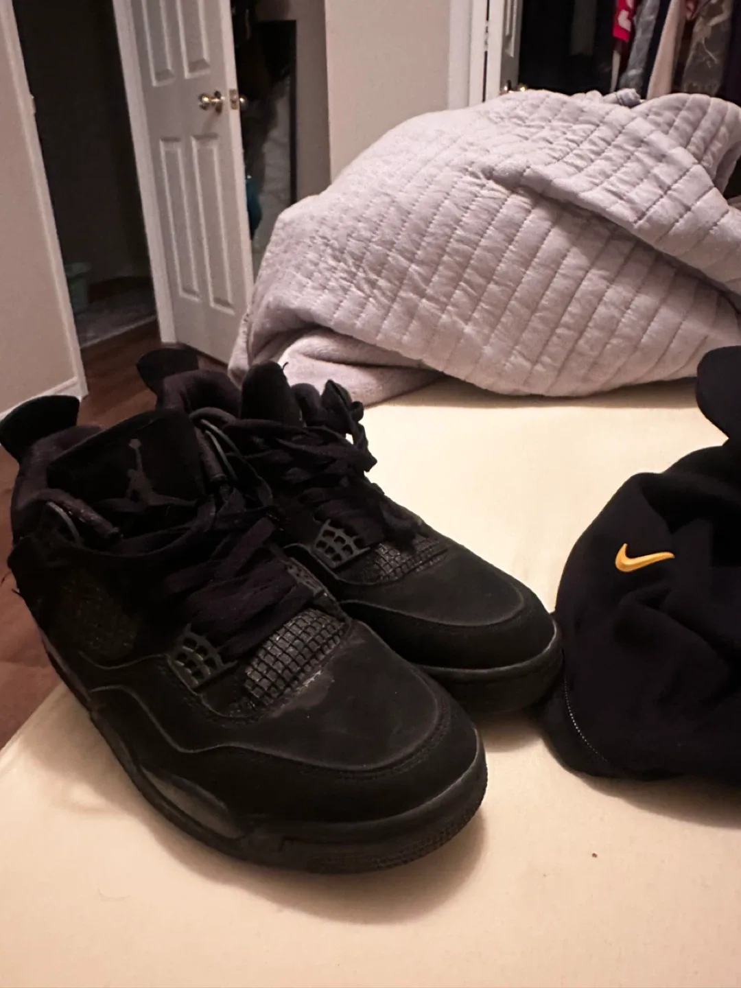 Air Jordan 4 Black Cats image indicator(2)