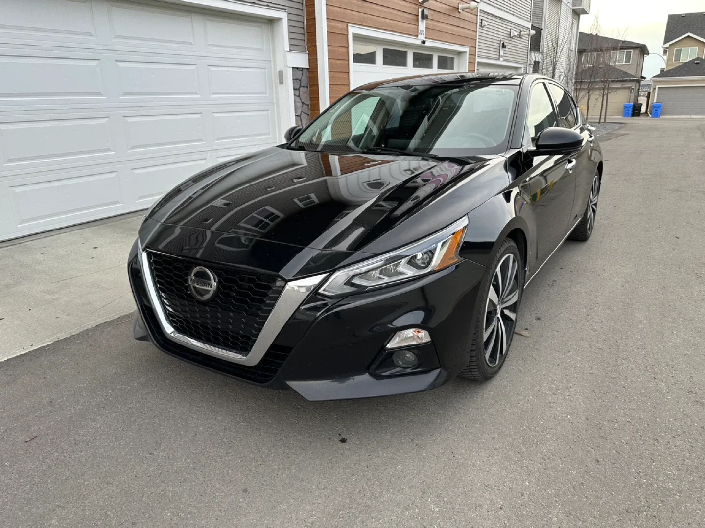 2019 Nissan altima Platinum AWD – Fully Loaded
