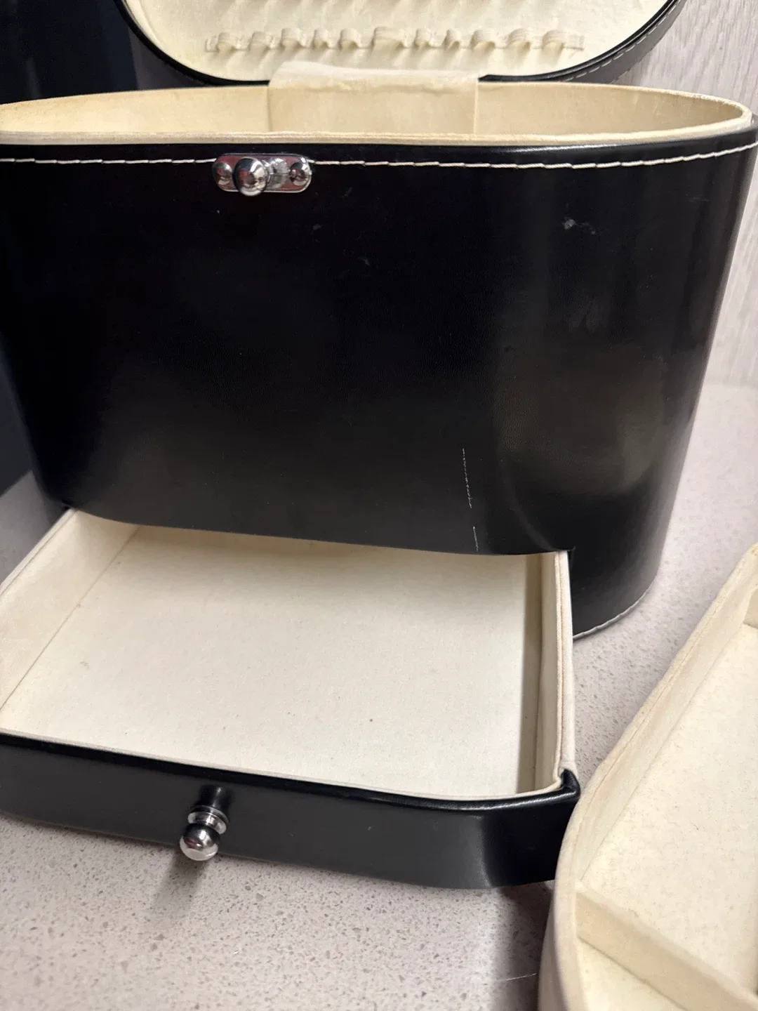 Black Vintage Makeup/Jewelry Case image indicator(4)