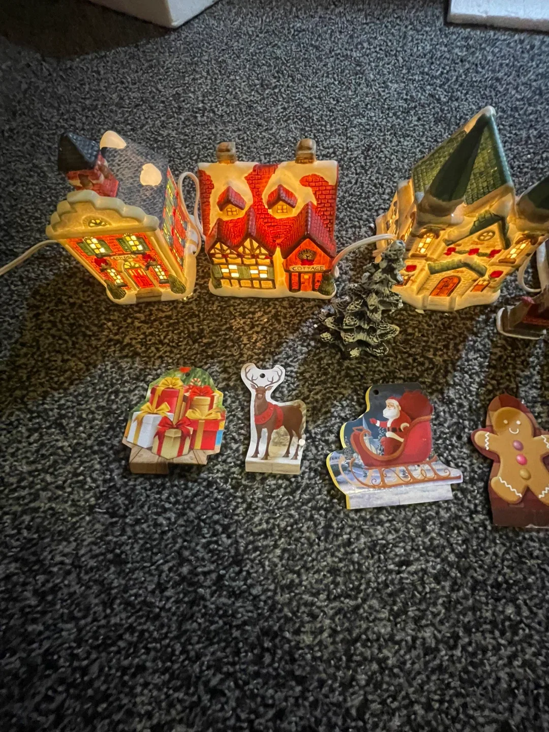 Village Square set image indicator(7)