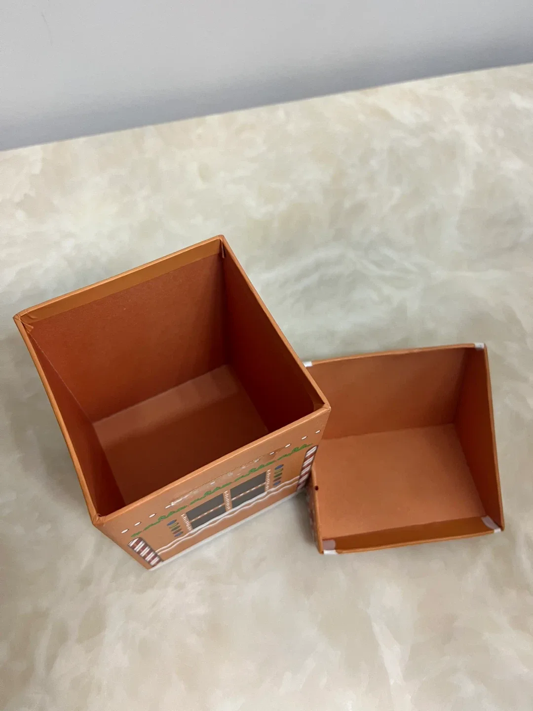 🎄Gingerbread House Style Tin Box image indicator(4)