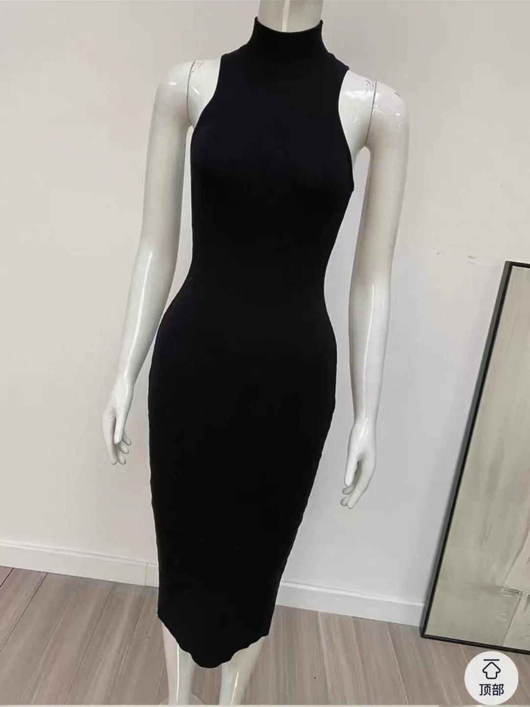 ELEGANT BLACK KNIT DRESS - BRAND NEW image indicator(3)