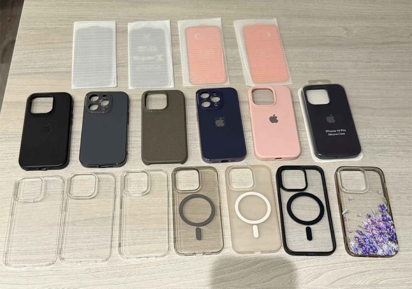 iPhone 14 Pro - 13 cases + 4 screen protector