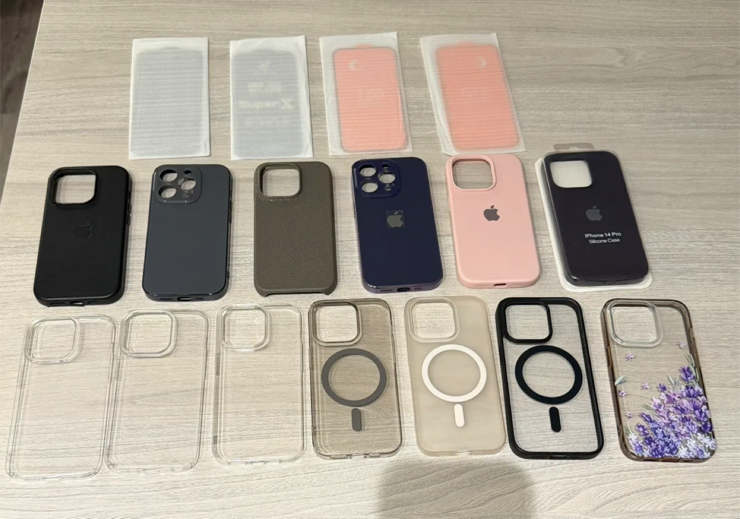 iPhone 14 Pro - 13 cases + 4 screen protector