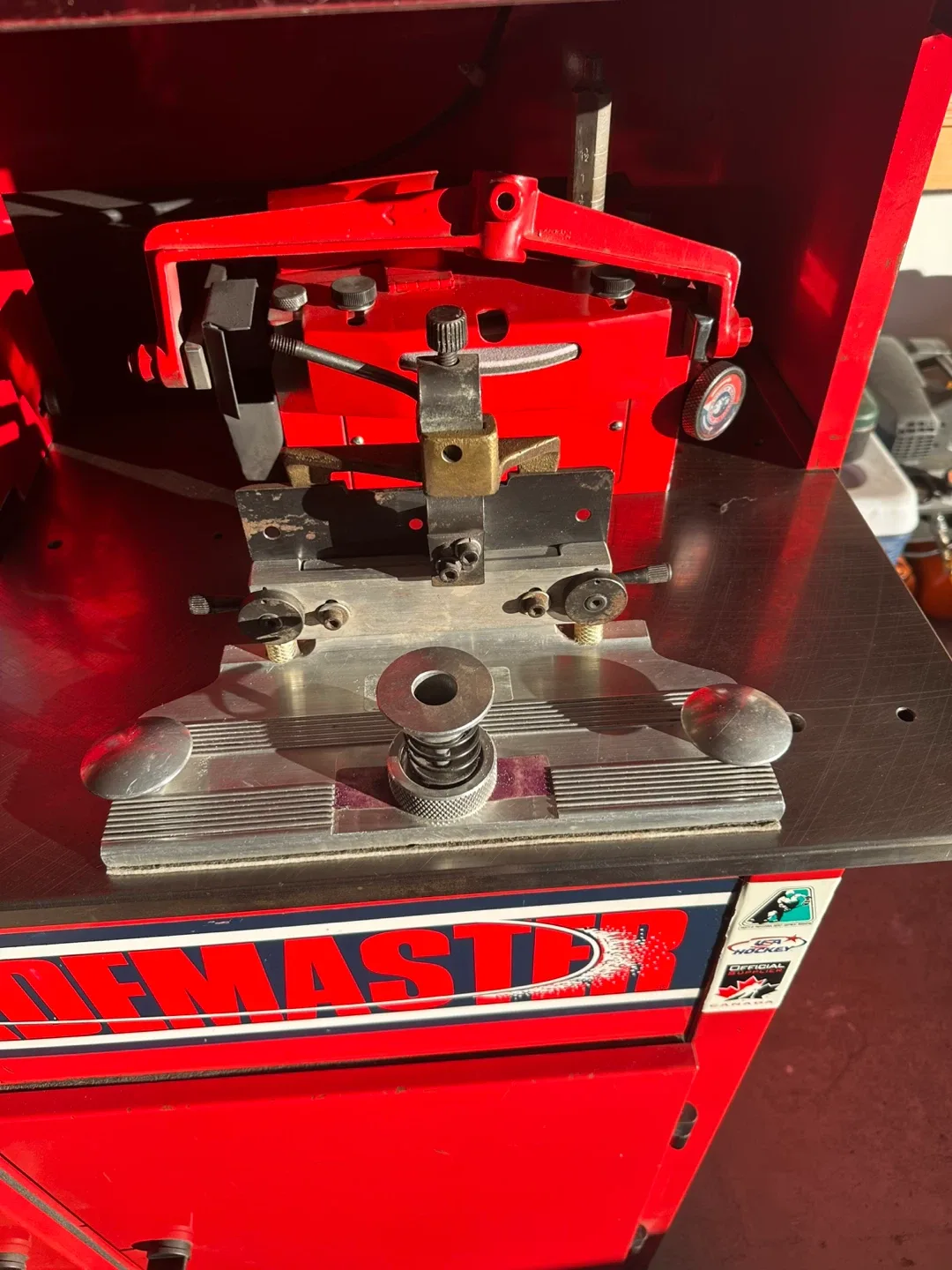 Blademaster Triple Head Skate Sharpening Machine image indicator(4)