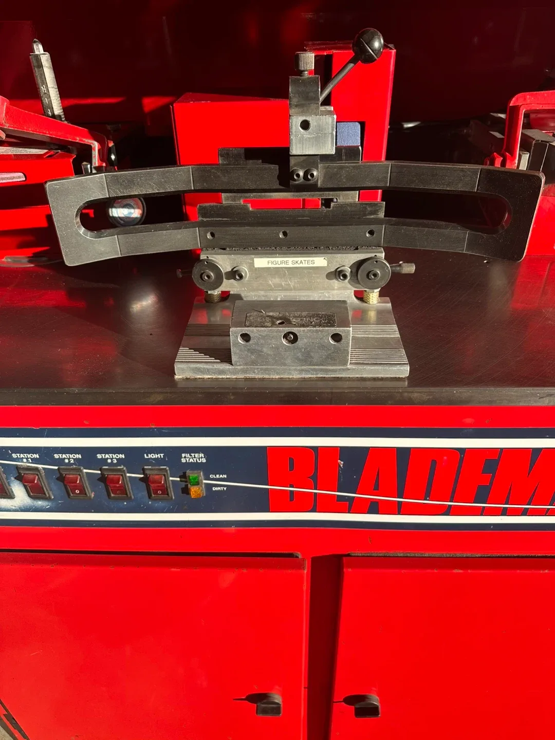 Blademaster Triple Head Skate Sharpening Machine image indicator(6)