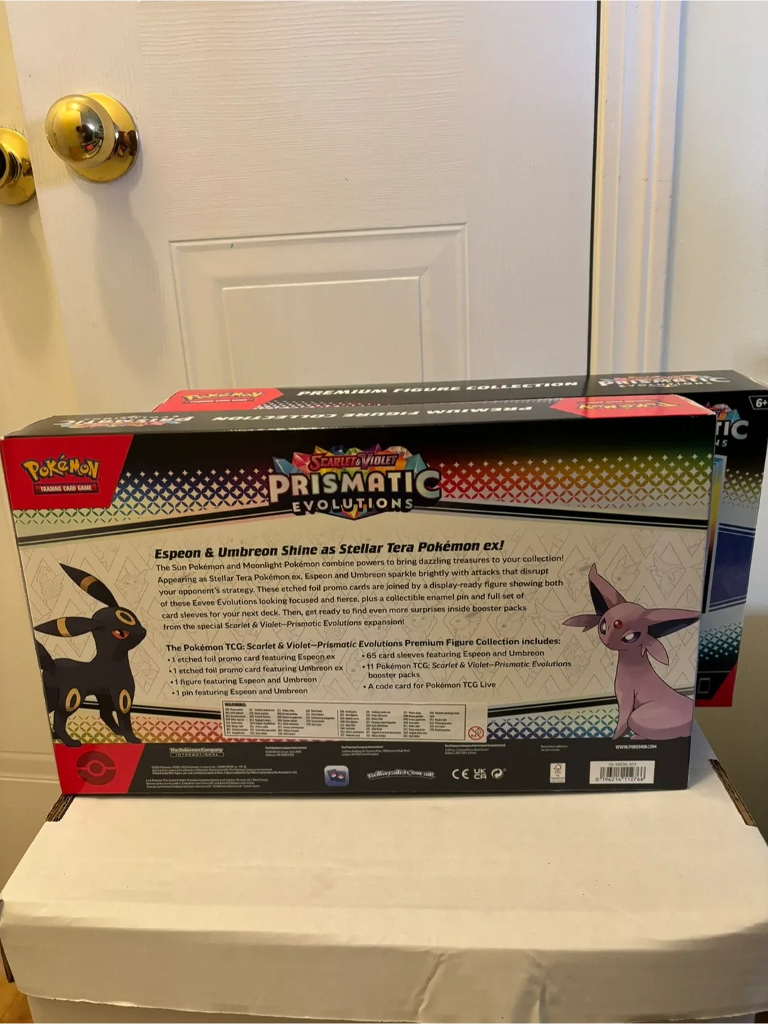 Pokémon Prismatic Evolutions Premium Figure Collection image indicator(2)