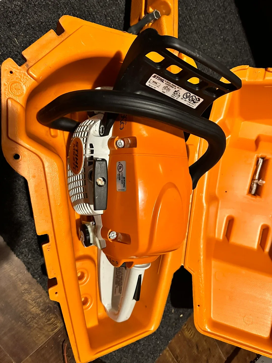 Stihl MS271 Farm Boss Chainsaw image indicator(2)