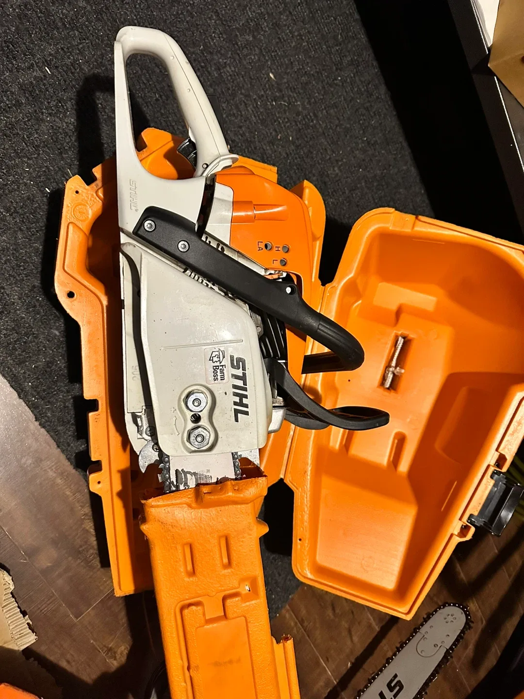 Stihl MS271 Farm Boss Chainsaw image indicator(3)