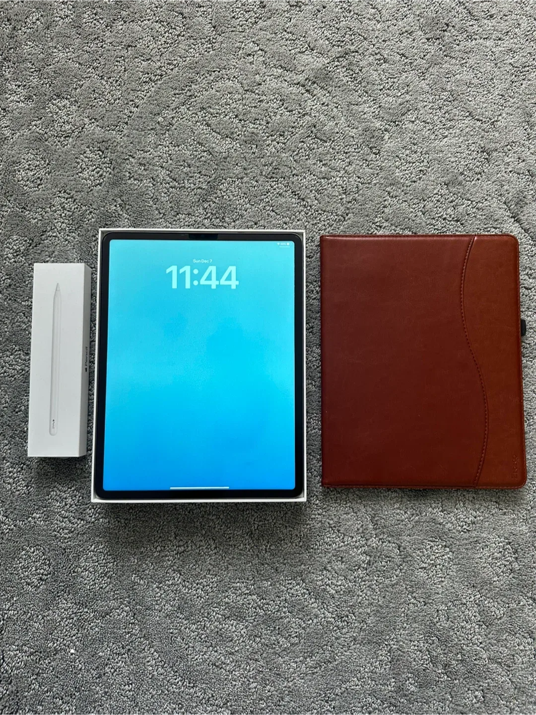 iPad Pro 12.9 M1 5th generation 128gb with Apple Pencil and case