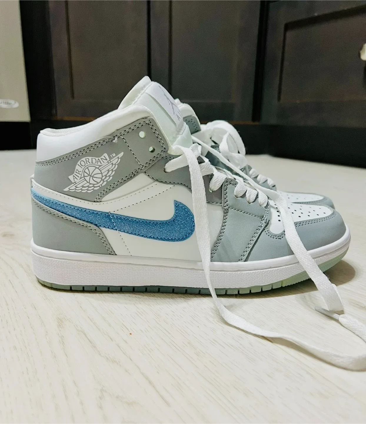 Air Jordan 1 Mid – Brand New (Never Worn)