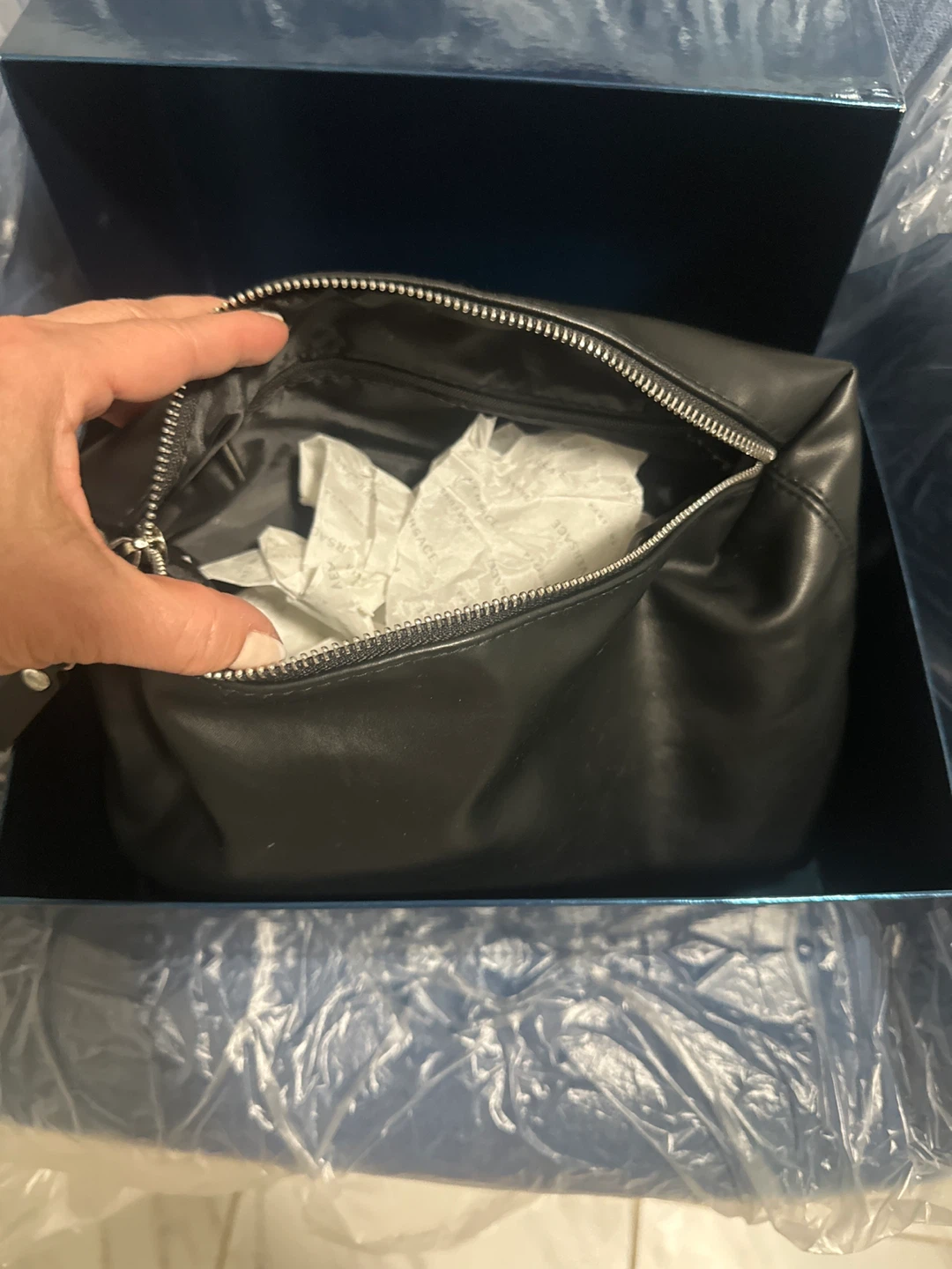 Versace Eros Black Toiletry Bag - New in Box! - photo 4
