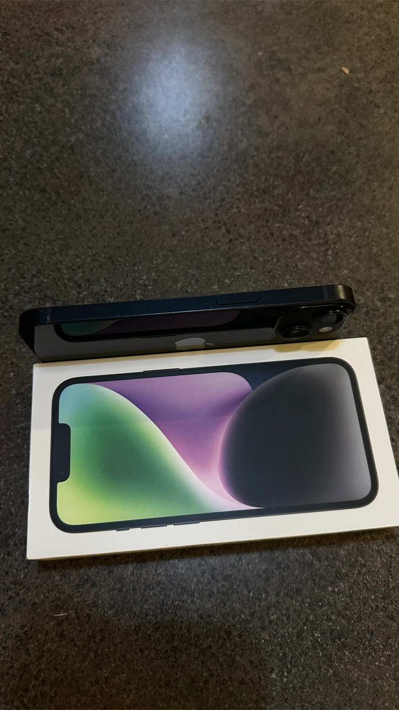 IPhone 14 128GB - Midnight color - photo 2
