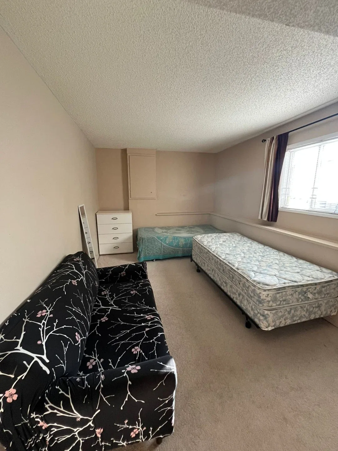 Fully furnished large room image indicator(5)